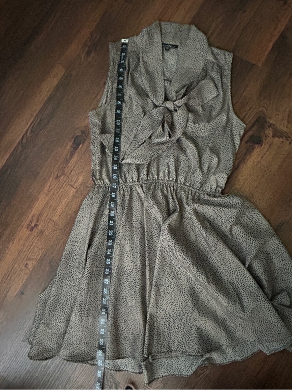 Velvet Heart Sleeveless Tie Neck Mini Dress Taupe Print Size L - Picture 7 of 9
